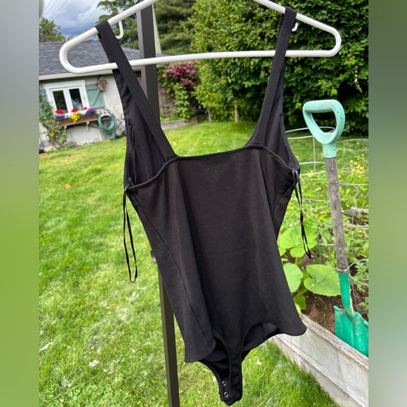 Flattering bodysuit - Picture 2 of 3